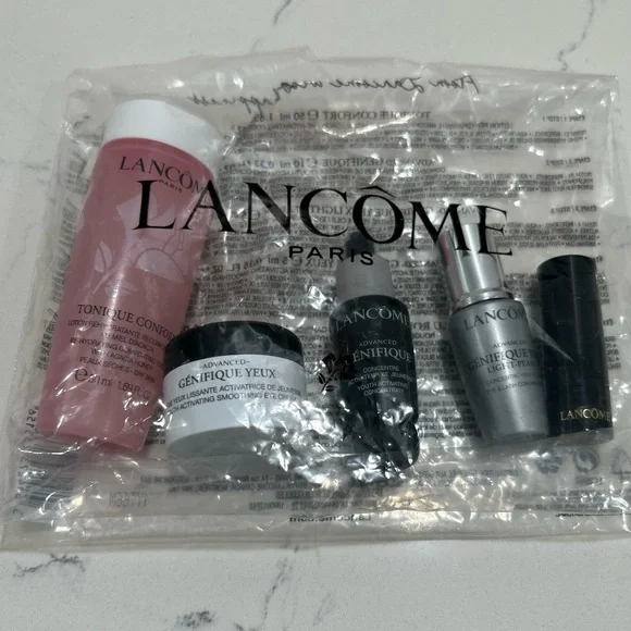 Lancôme Travel Gift Set with Tonique Confort Génifique Yeux Pearl L… - Picture 3 of 6